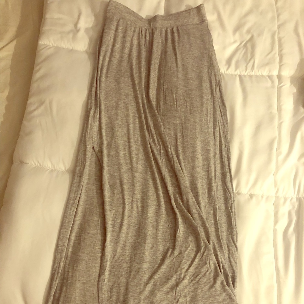 Skirt with split.